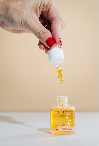 Dra. Caroline Rigoleto, especialista em procedimentos não cirúrgicos para rejuvenescimento da face.