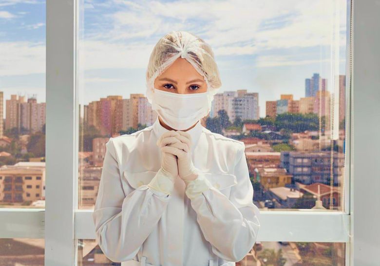 Dra. Caroline Rigoleto, especialista em procedimentos não cirúrgicos para rejuvenescimento da face.